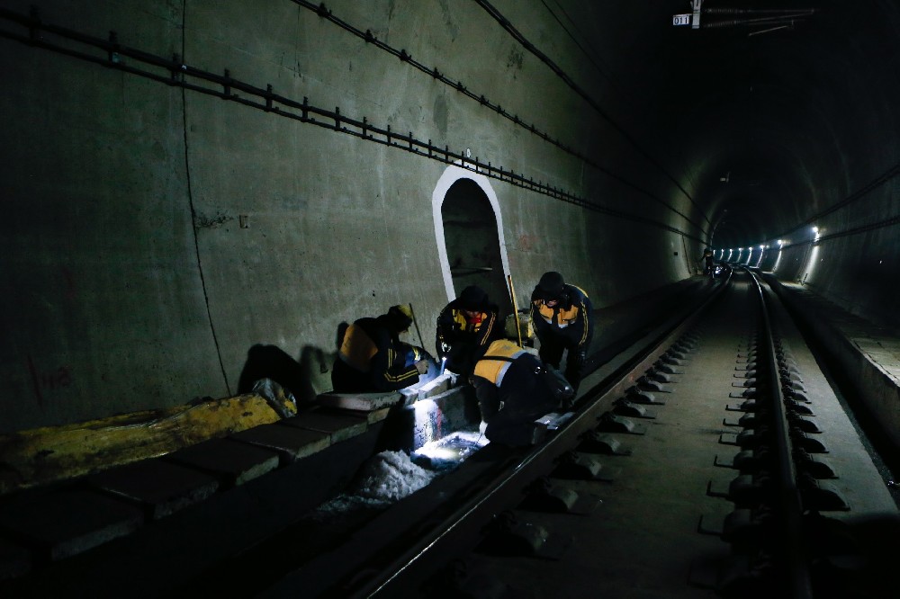 右玉铁路运营隧道病害现状